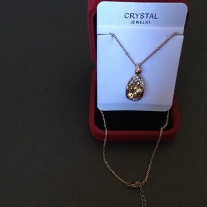 Gold Necklace with Elegant Pendant